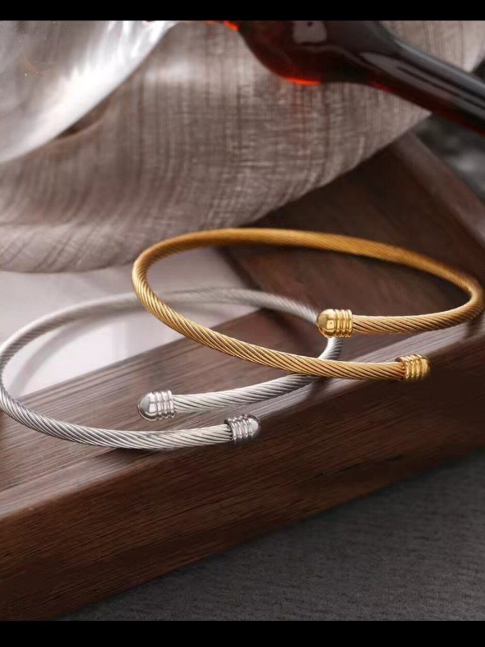 One size bracelet gold or silver